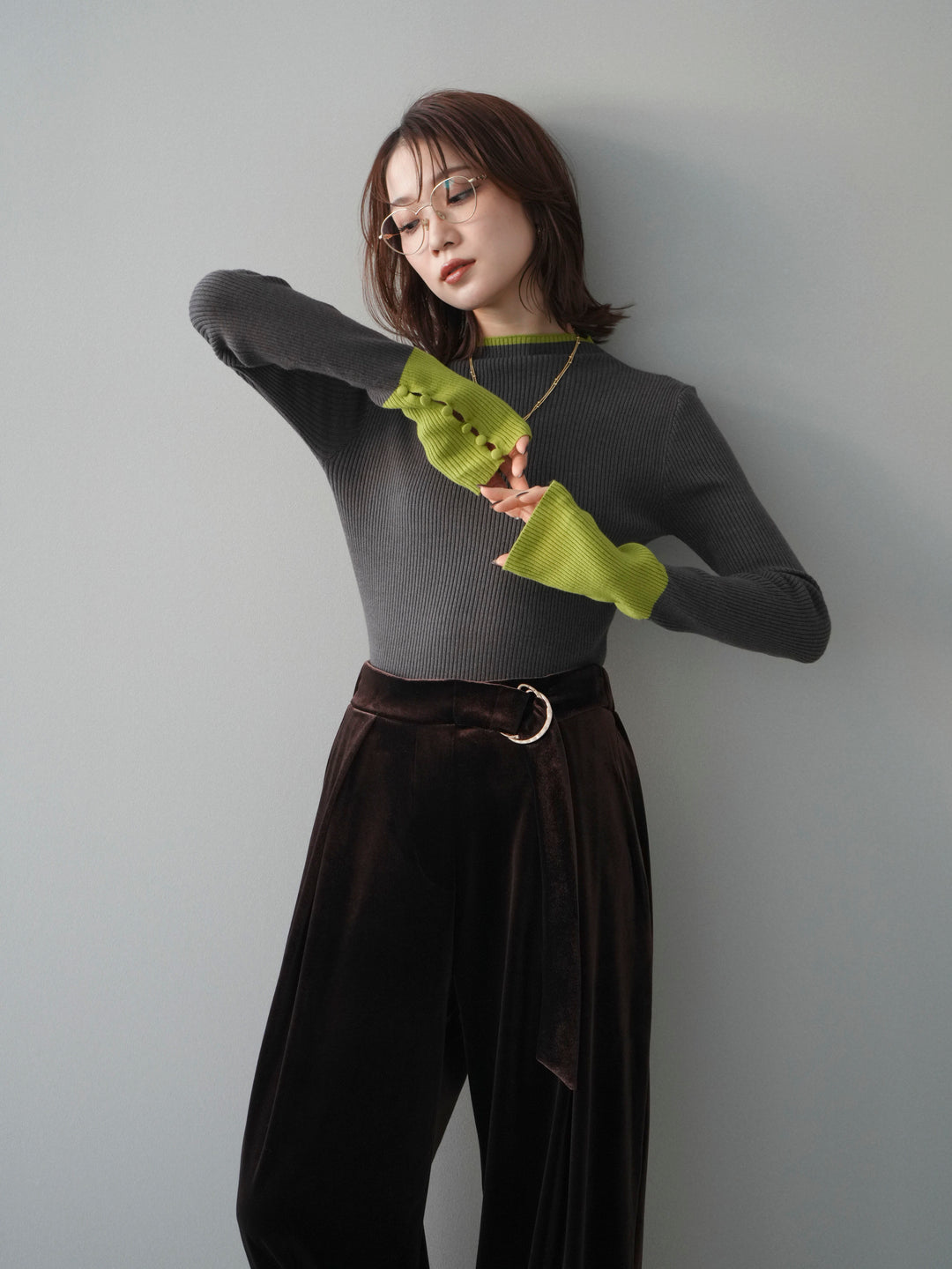 [SET]袖ボタンハイネック配色リブニットトップス+選べるアクセセット(2set)