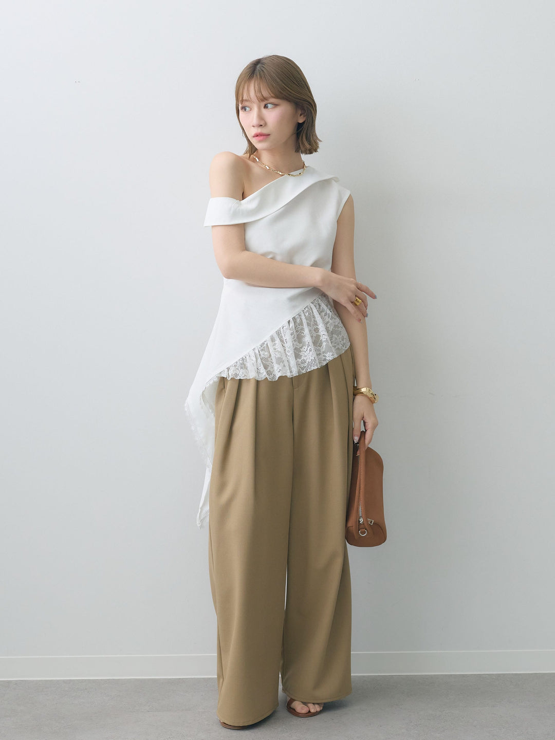 [SET]アシンメトリーラッフルレースヘムトップス+クレープデシンタックワイドパンツ(2set)