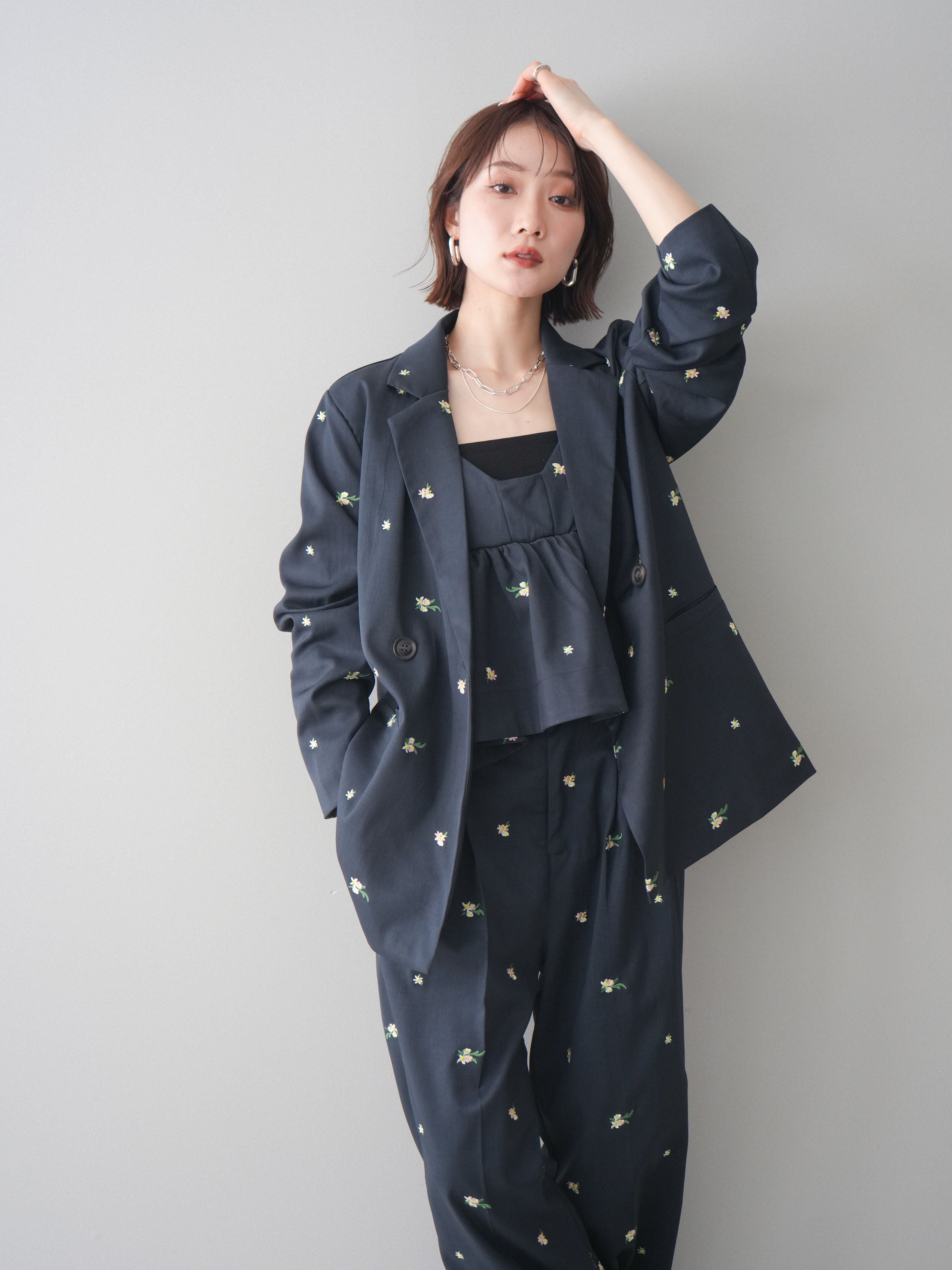 予約]フラワー刺繍テーラードジャケット/navy – Lumier