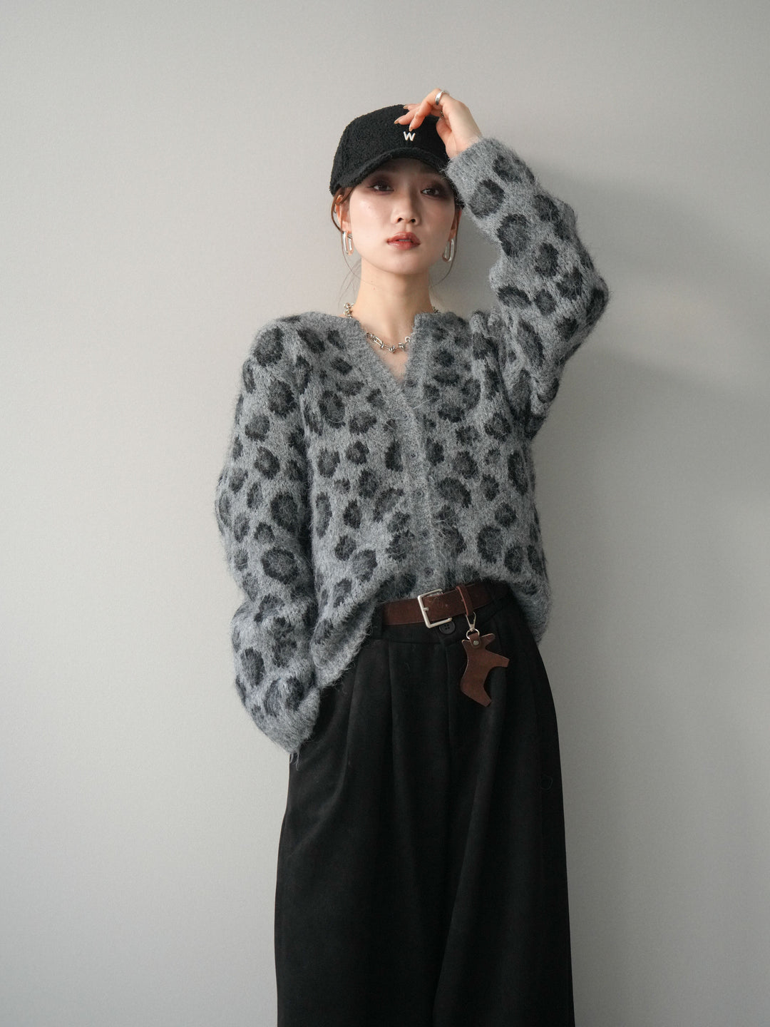 [SET]モヘアタッチレオパード柄ニットカーディガン+モチーフベルト付スエードタックワイドパンツ(2set)
