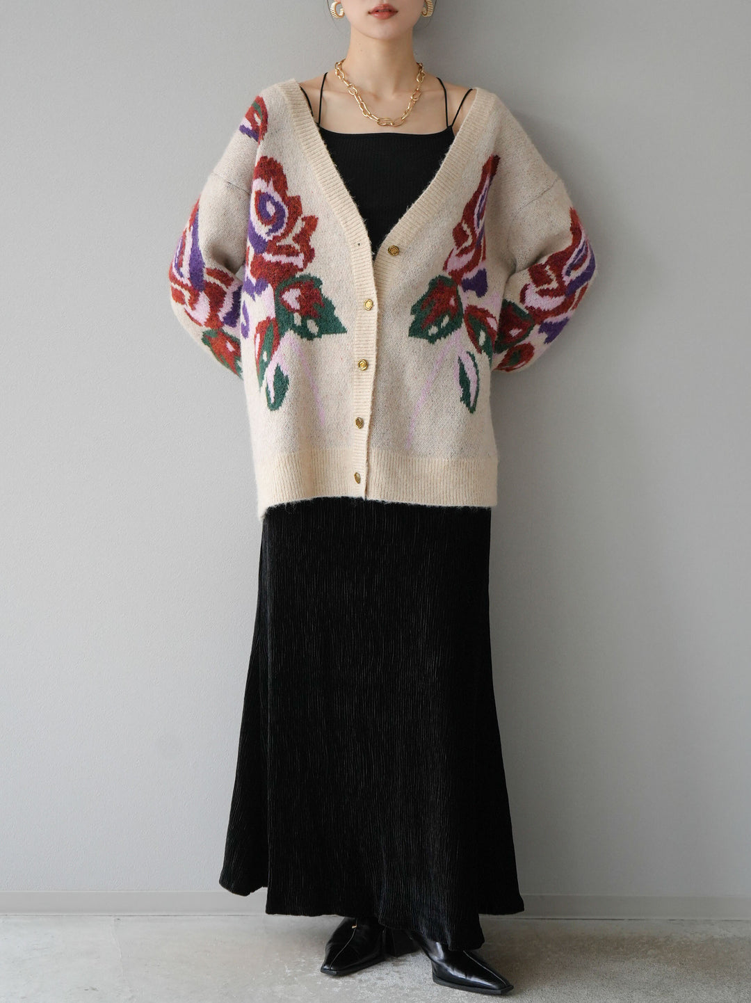 [予約]フラワー柄ゴールドボタンVネックニットカーディガン/アイボリー