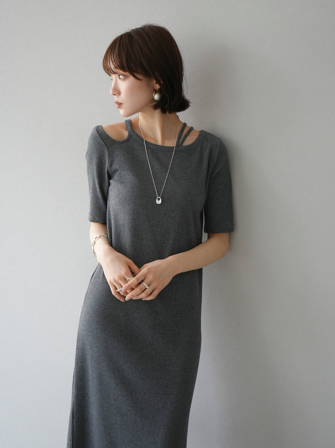 [SET] Design neck half sleeve cut rib dress + selectable accessory set (2 sets)