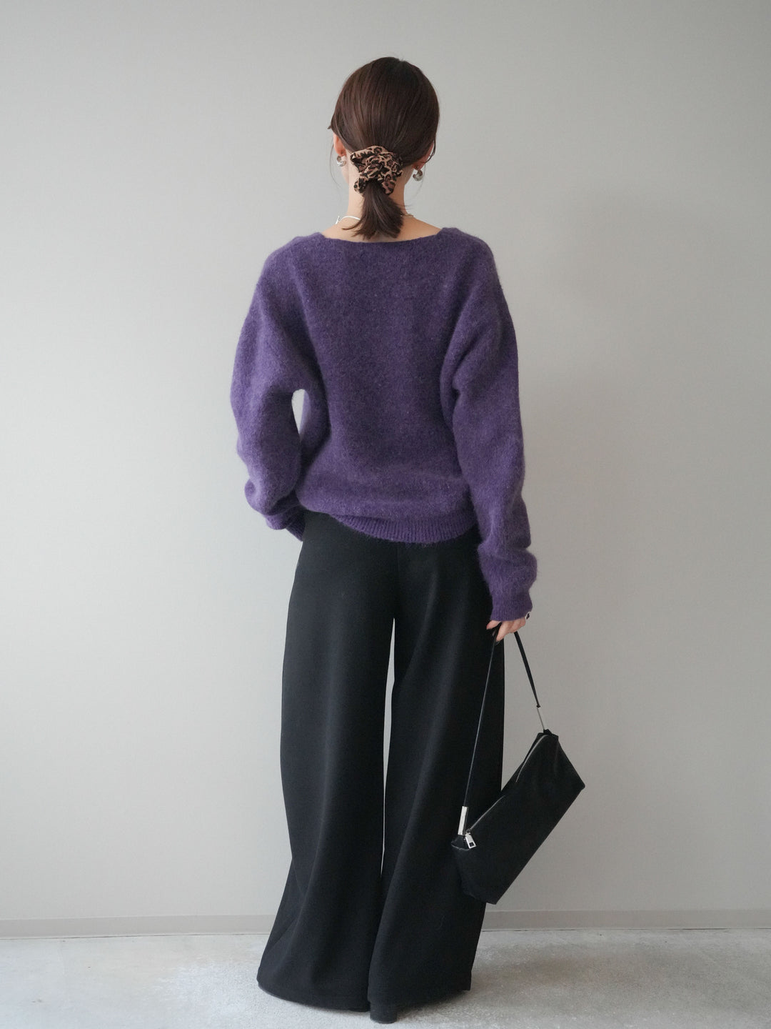 [SET]シュシュ付きアンゴラタッチVネックニットプルオーバー+アニマル柄ベルト付きウールタッチワイドパンツ(2set)