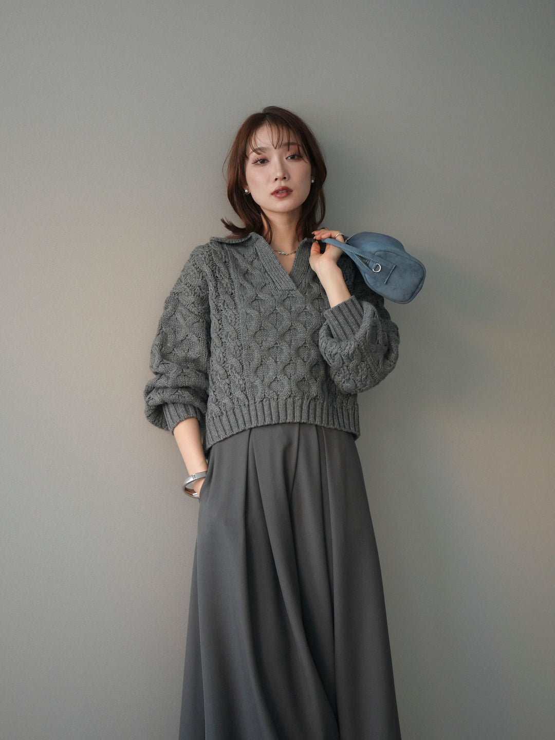 [予約]バルキーケーブルクロップド開襟プルオーバー/charcoal