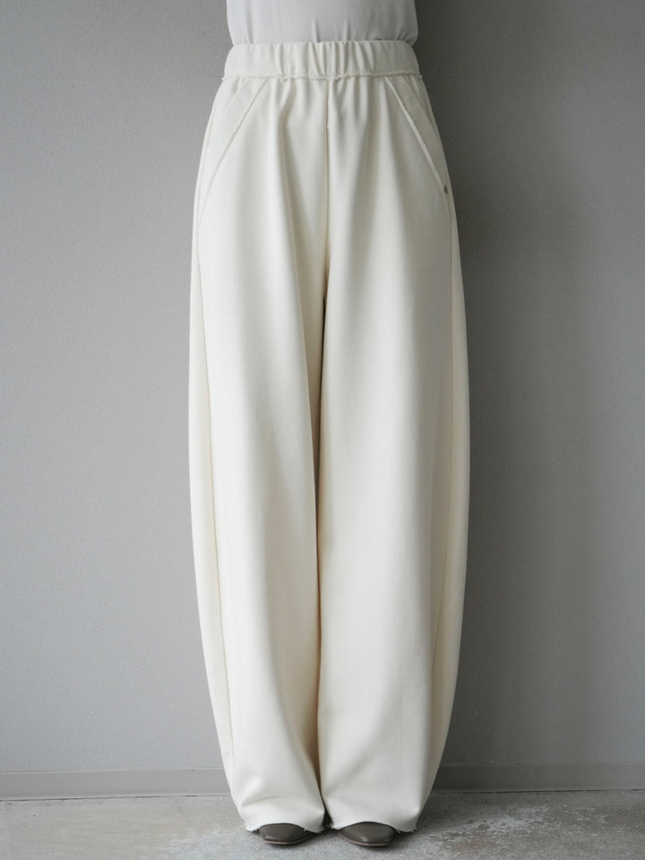 [予約]アウトシームカットオフスエットパンツ/white