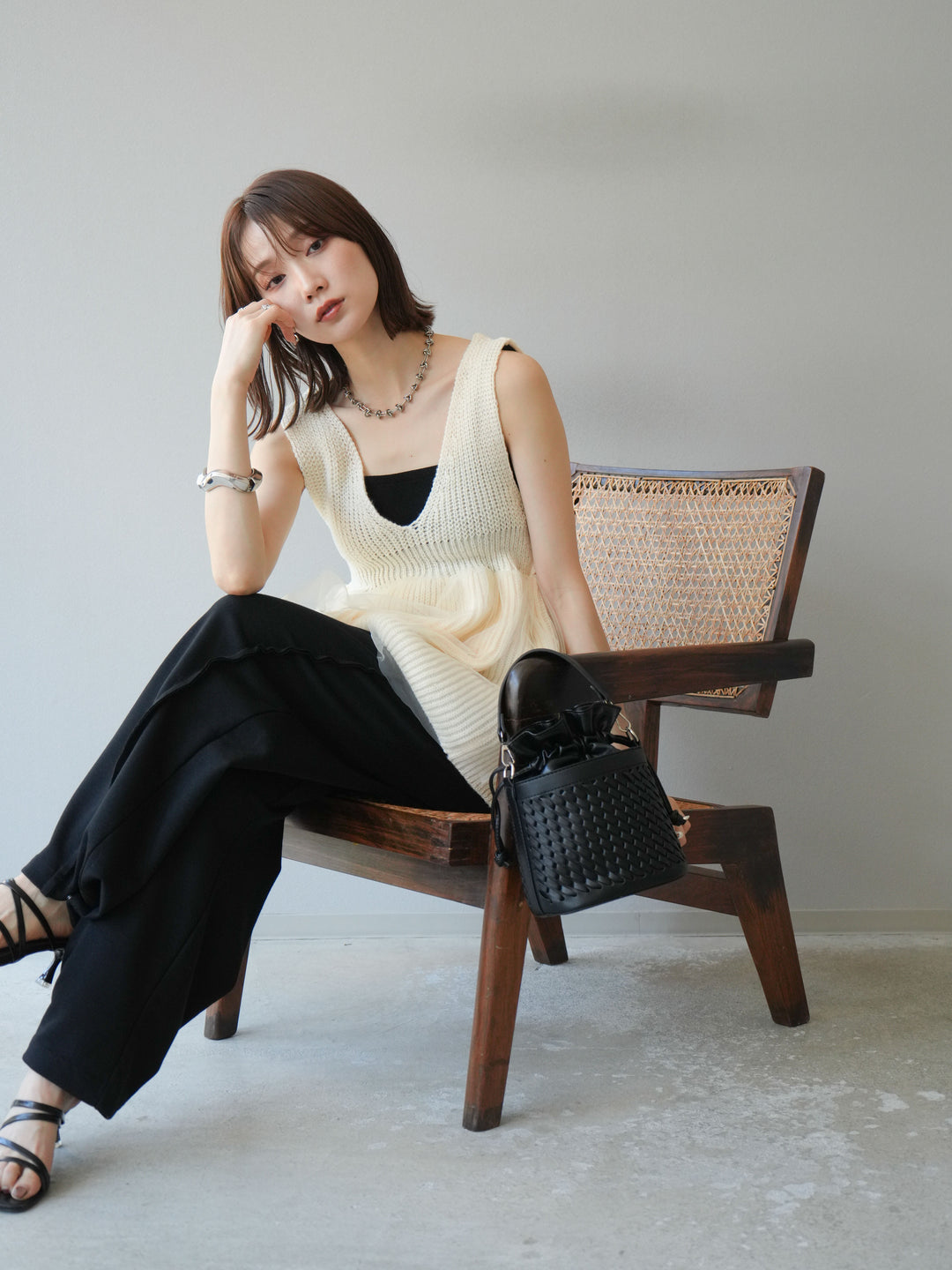 [SET] 薄紗層疊荷葉邊針織背心 + 兩用設計運動褲（2 件組）