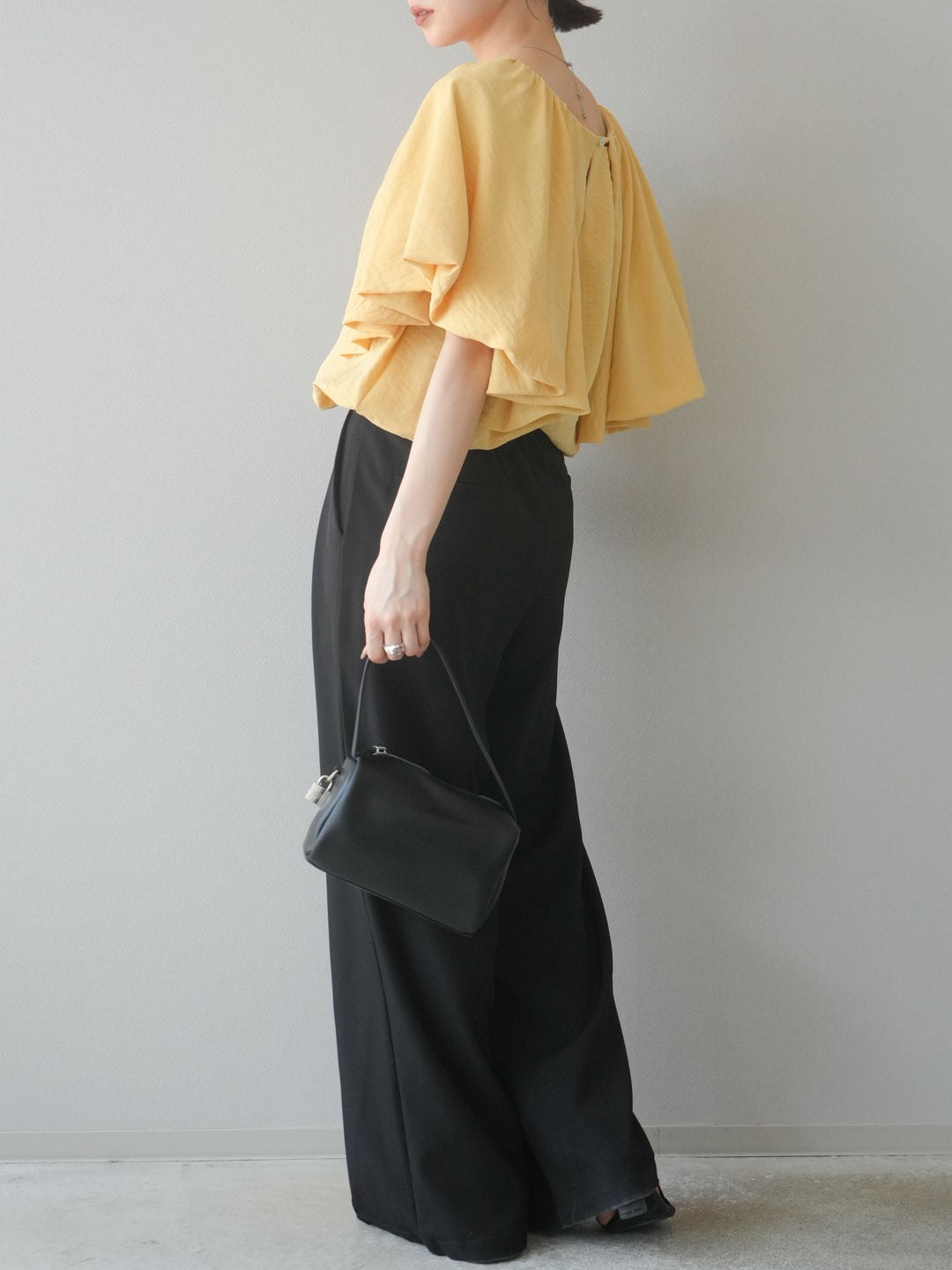 [SET] 燈籠袖褶襉設計上衣 + 拉鍊褶襉寬褲 (2 套)