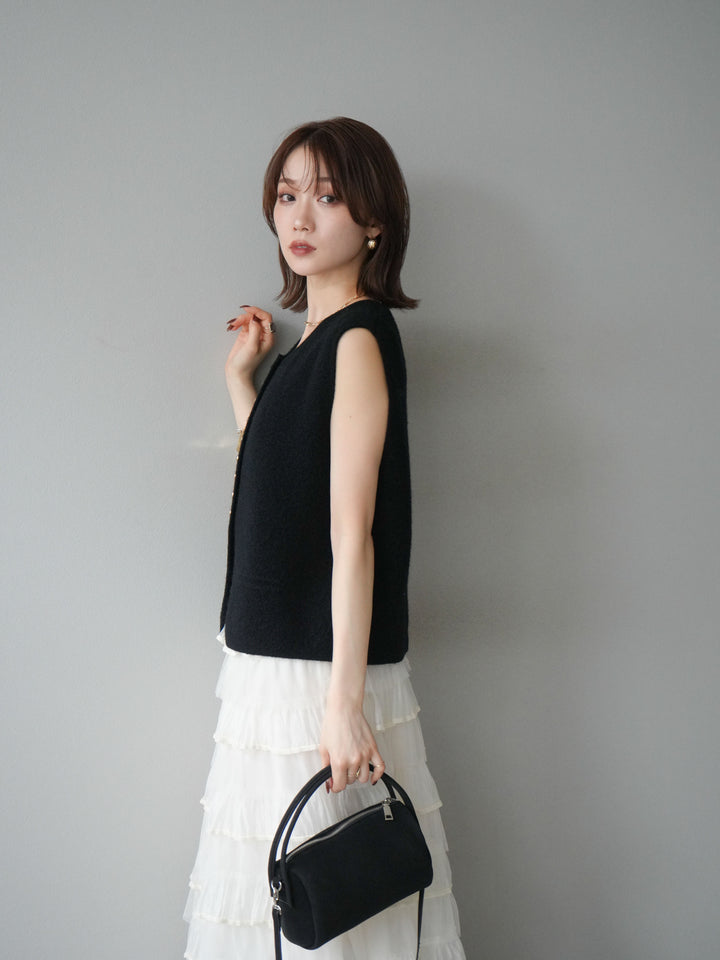 [予約]ゴールドボタンコンパクトニットベスト/ブラック