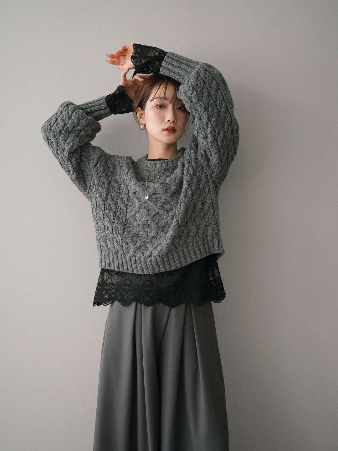 [SET]バルキーケーブルクロップドニットプルオーバー+テープベルトタックバギーパンツ(2set)