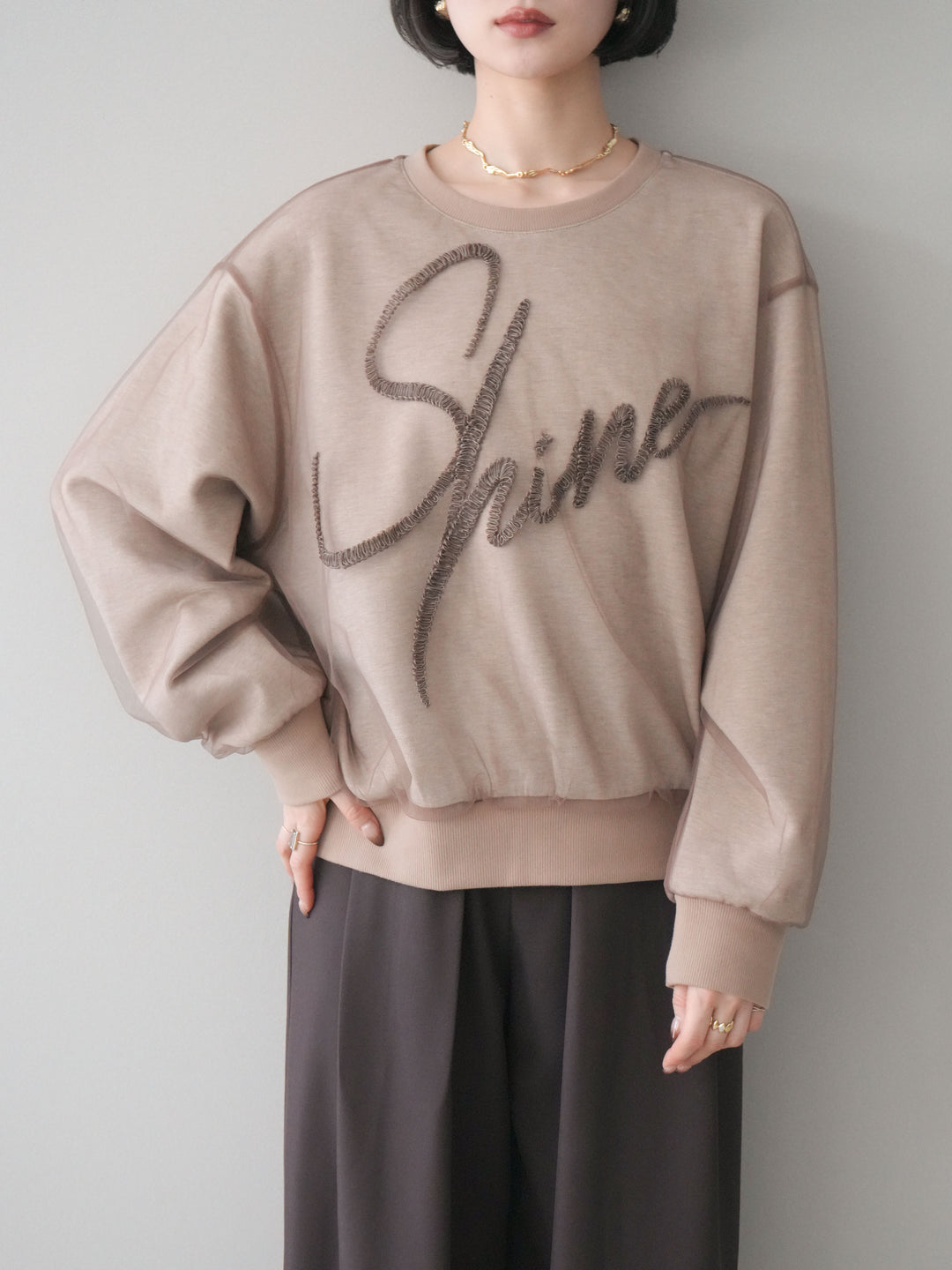 [予約]チュールレイヤードロゴスエットプルオーバー/beige