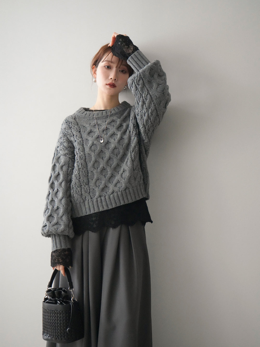 [SET]バルキーケーブルクロップドニットプルオーバー+テープベルトタックバギーパンツ(2set)