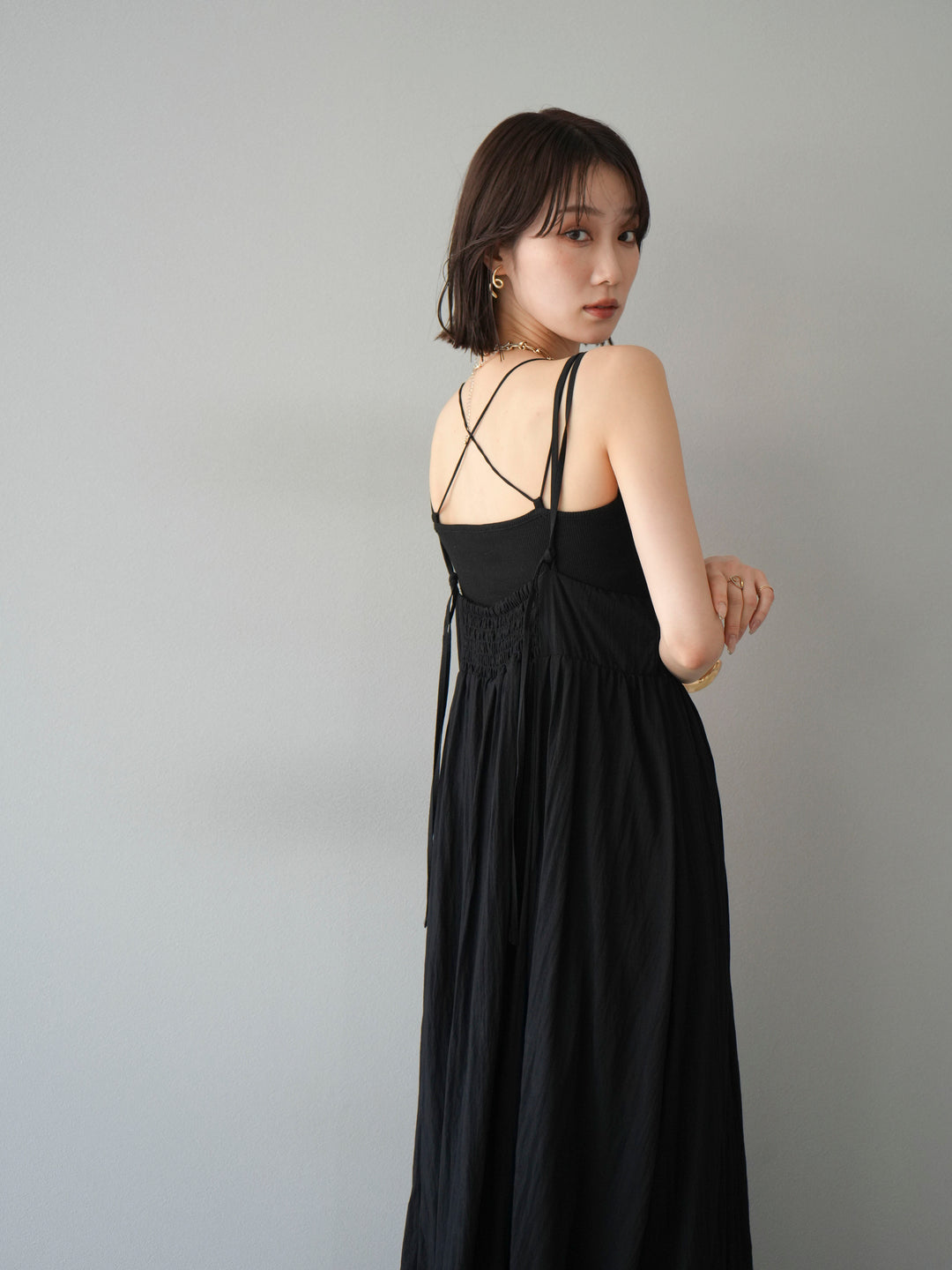 [SET]レーヨンシャーリングキャミワンピース+カップ付きバッククロスキャミソール(2set)