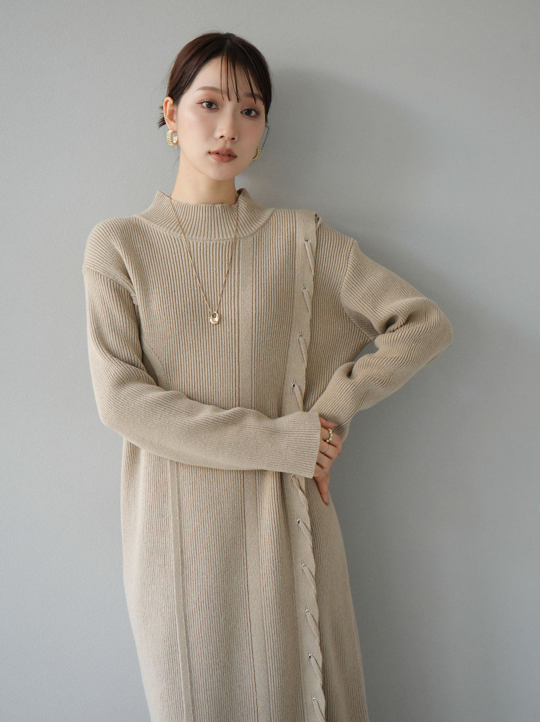 [SET] 不對稱繫帶高領針織連身裙 + 可選飾品套裝 (2套)