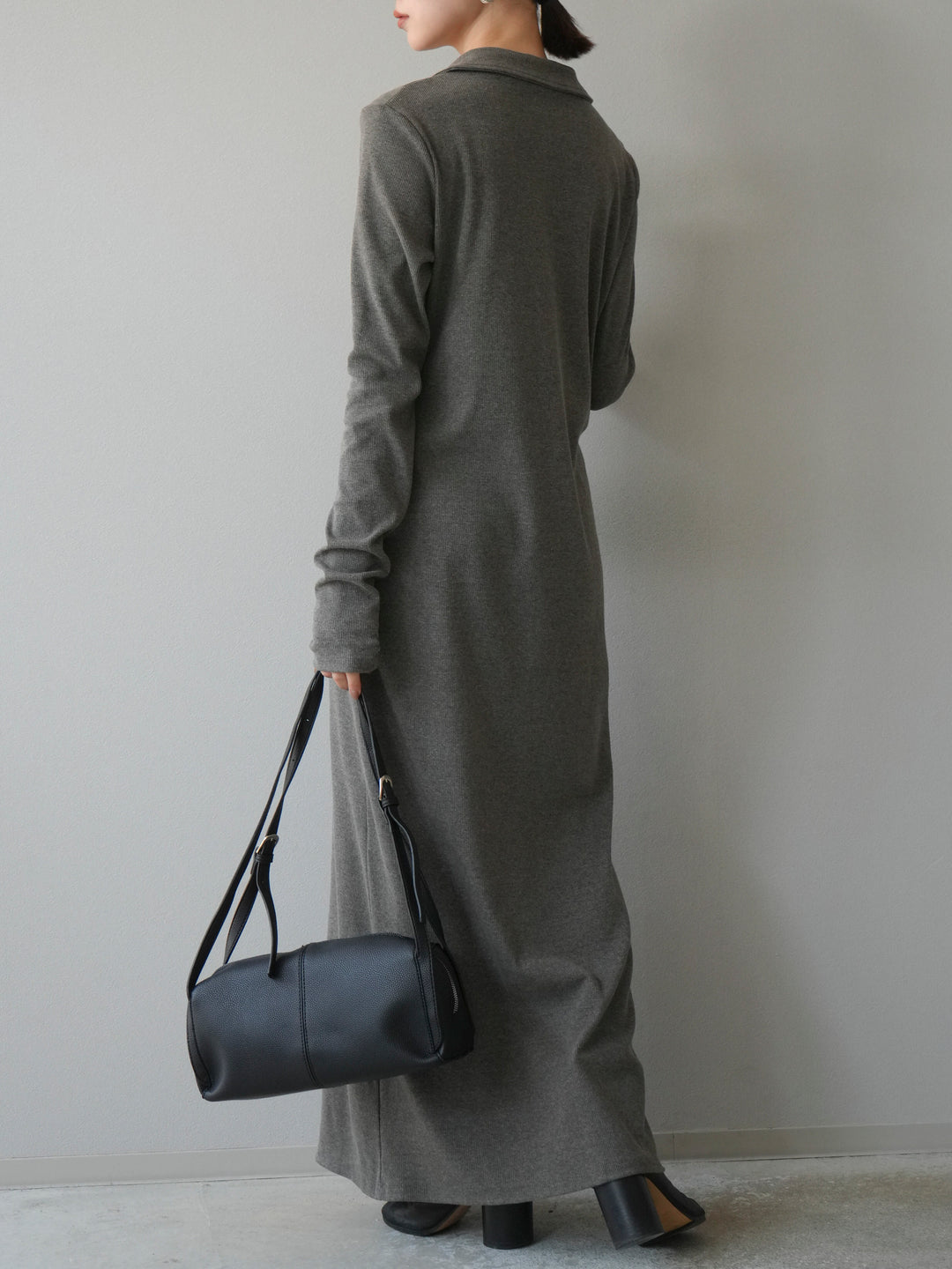 [予約]襟付きカットリブボタンワンピース/チャコール