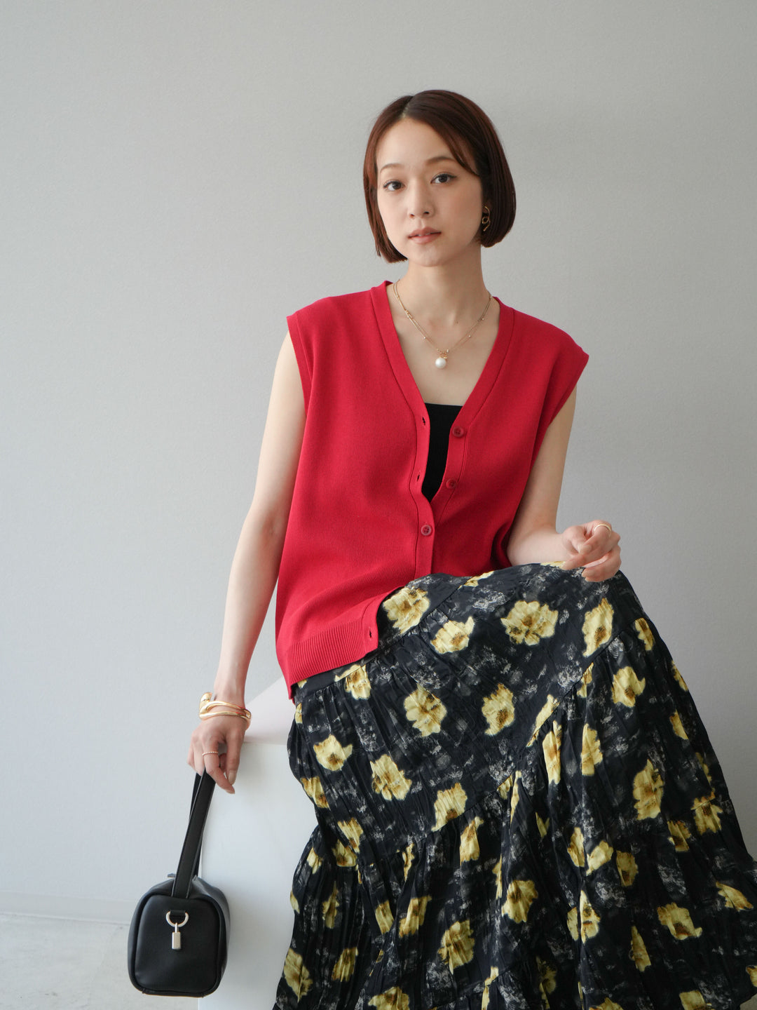 [SET] V領人造絲針織背心+花邊長裙（2件組）