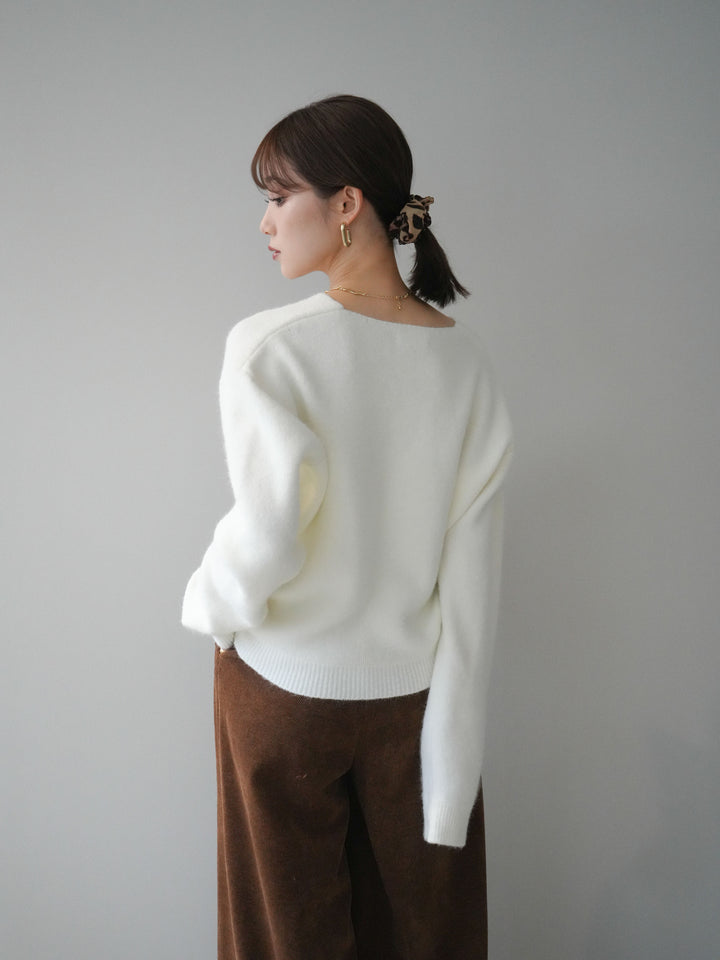 [予約]シュシュ付きアンゴラタッチVネックニットプルオーバー/white