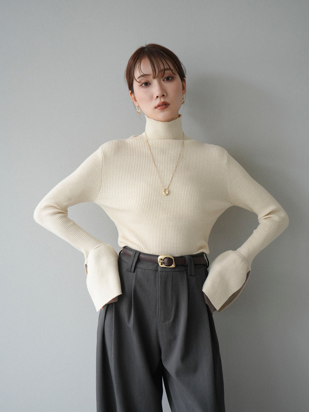 [SET] 疊層喇叭袖高領針織上衣 + 雙褶寬褲 (2 套)