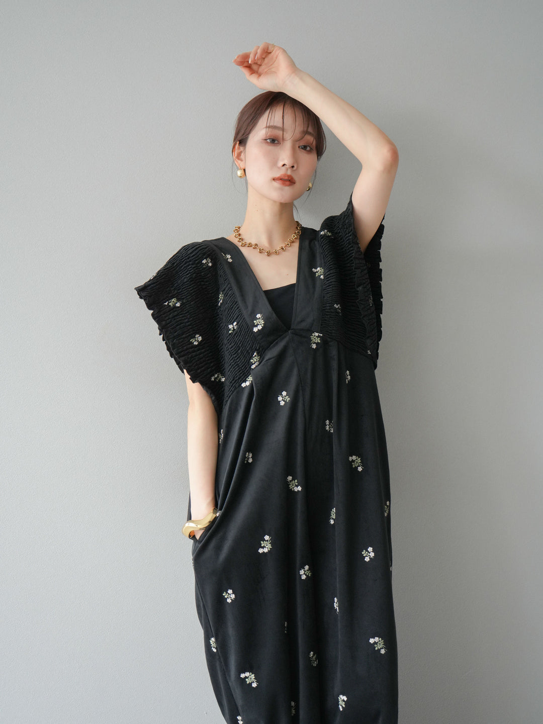 [予約]ベロアフラワー刺繍シャーリングサロペット/ブラック