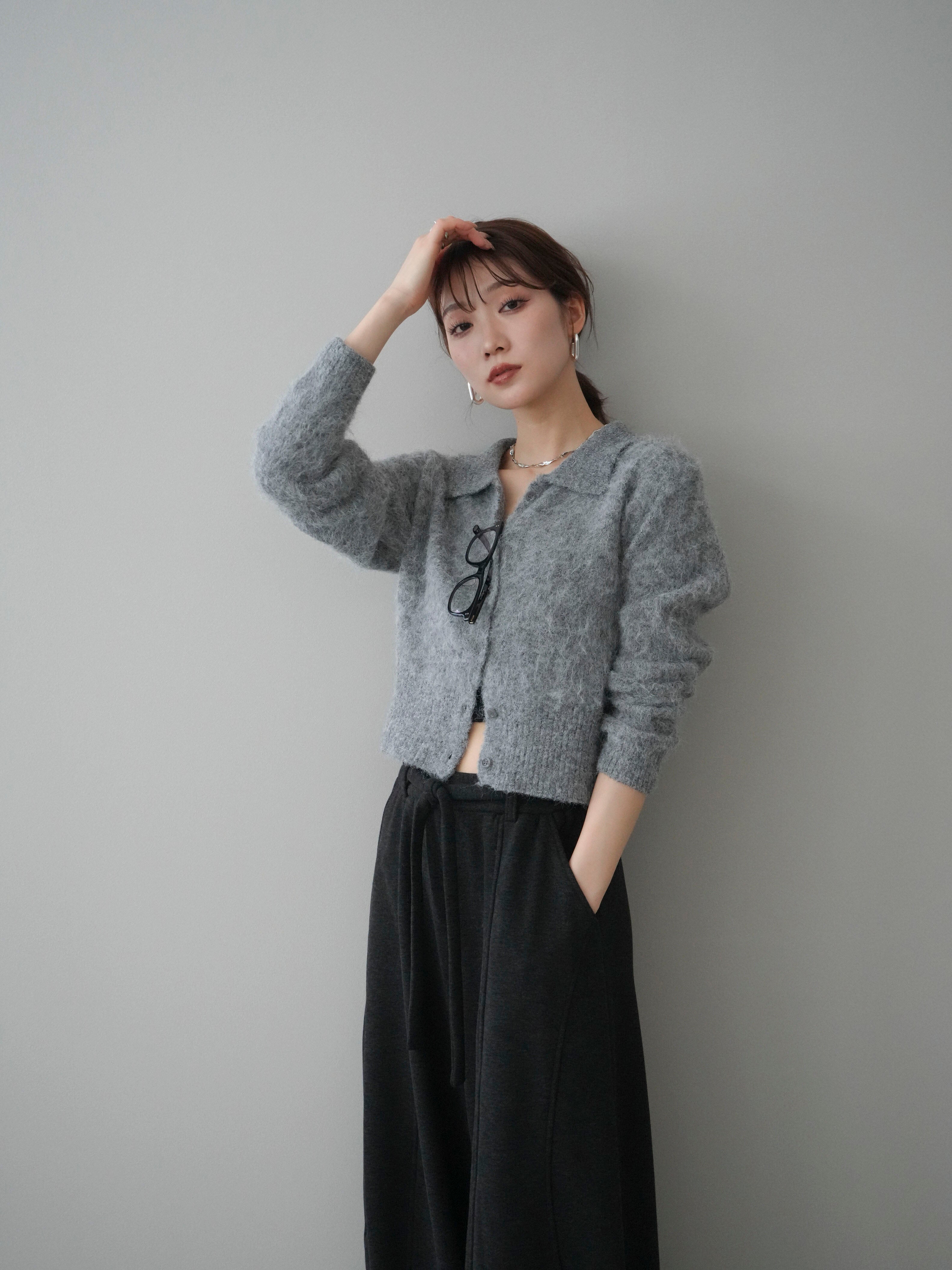 予約]モヘア衿付きボタンプルオーバー/charcoal – Lumier