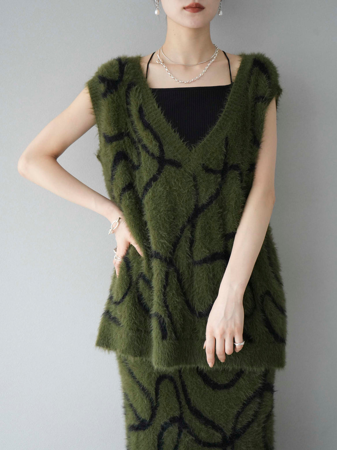 [SET] 線狀毛絨針織背心 + 線狀毛絨針織裙 (2套)