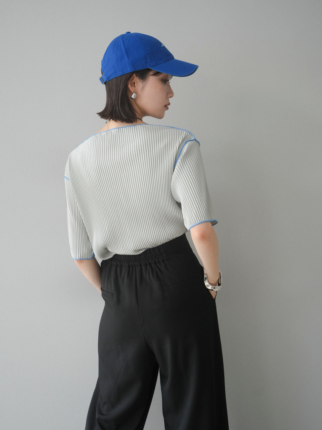 【預購】配色柔和百褶半袖上衣/灰色