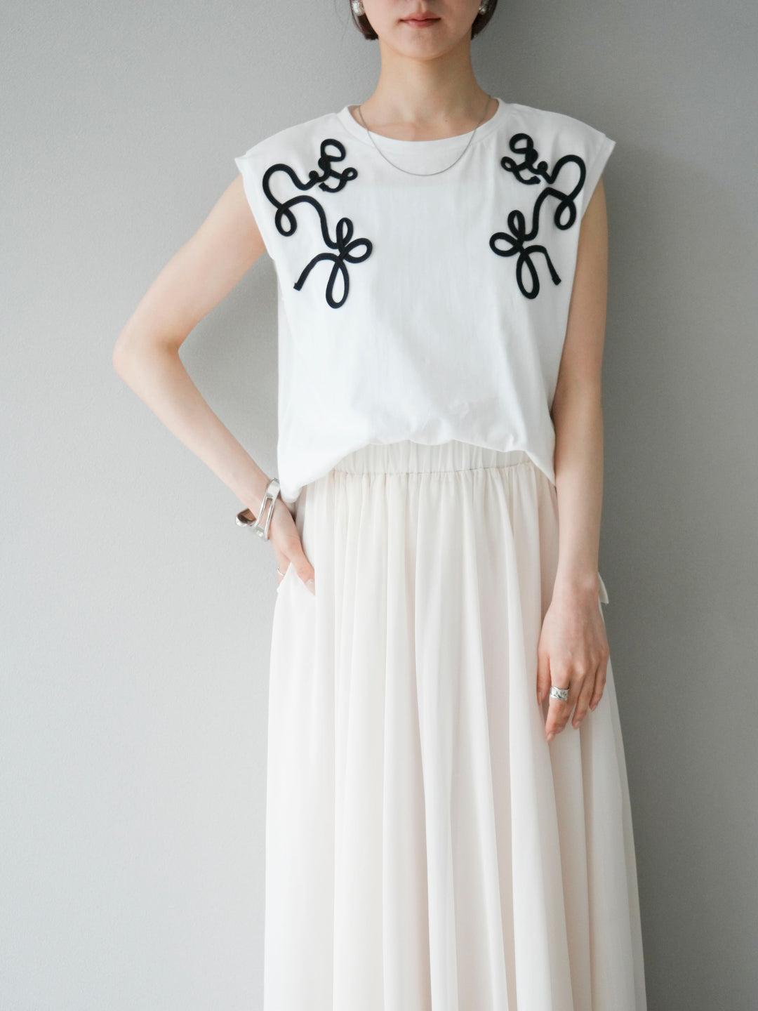 [SET] 繩繡法式袖T卹+雪紡喇叭裙（2件組）