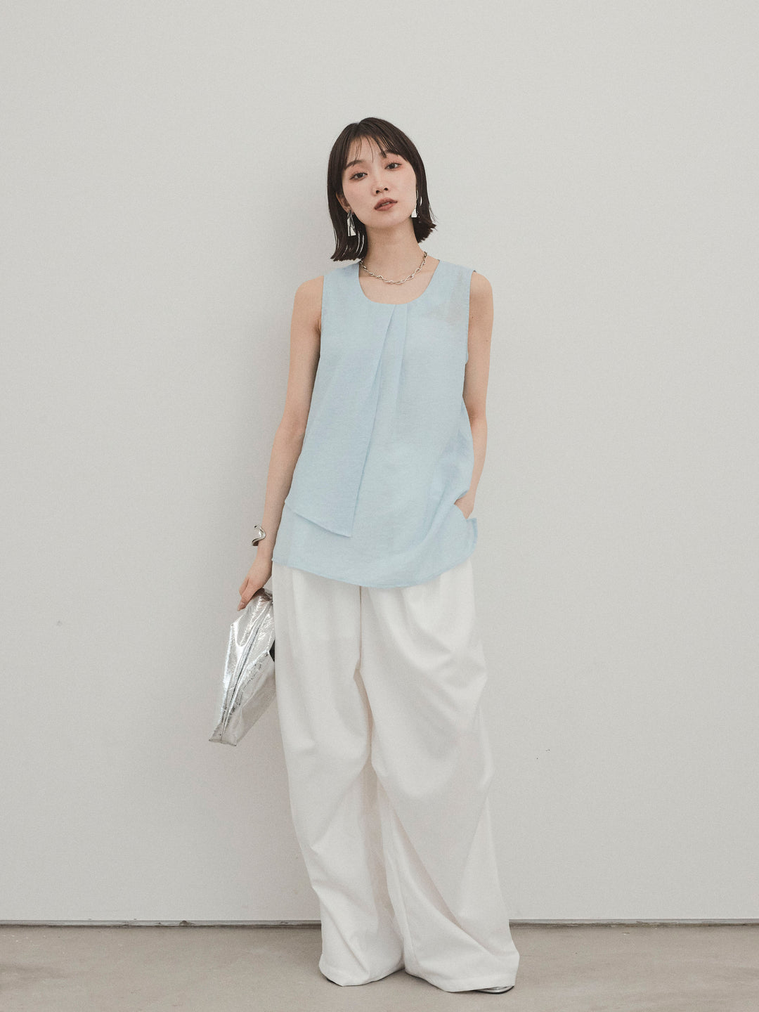 [SET] 透視褶皺不對稱上衣 + 設計環側褶褲 (2 件組)