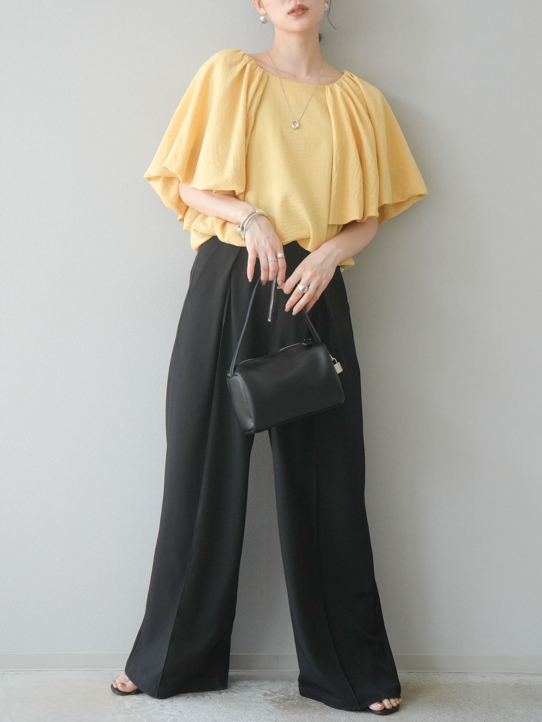 [SET] 燈籠袖褶襉設計上衣 + 拉鍊褶襉寬褲 (2 套)