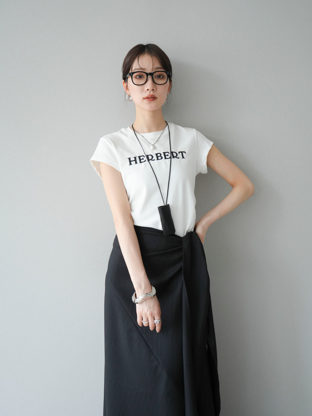 [SET]刺繍ロゴTシャツ＆レザーポーチネックレスSET +サイド巻きツイルスカート(2set)