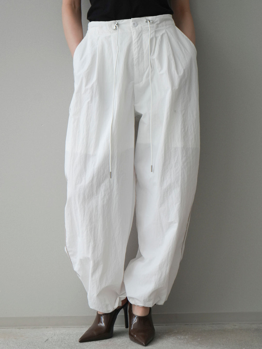 [予約]ドロストサイドラインナイロンパンツ/off