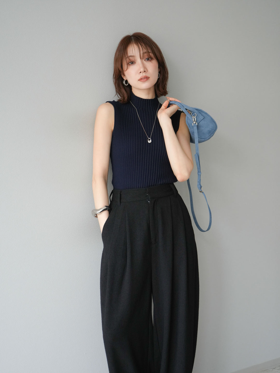 [予約]ボトルネックワッフル編みノースリーブニットトップス/ネイビー