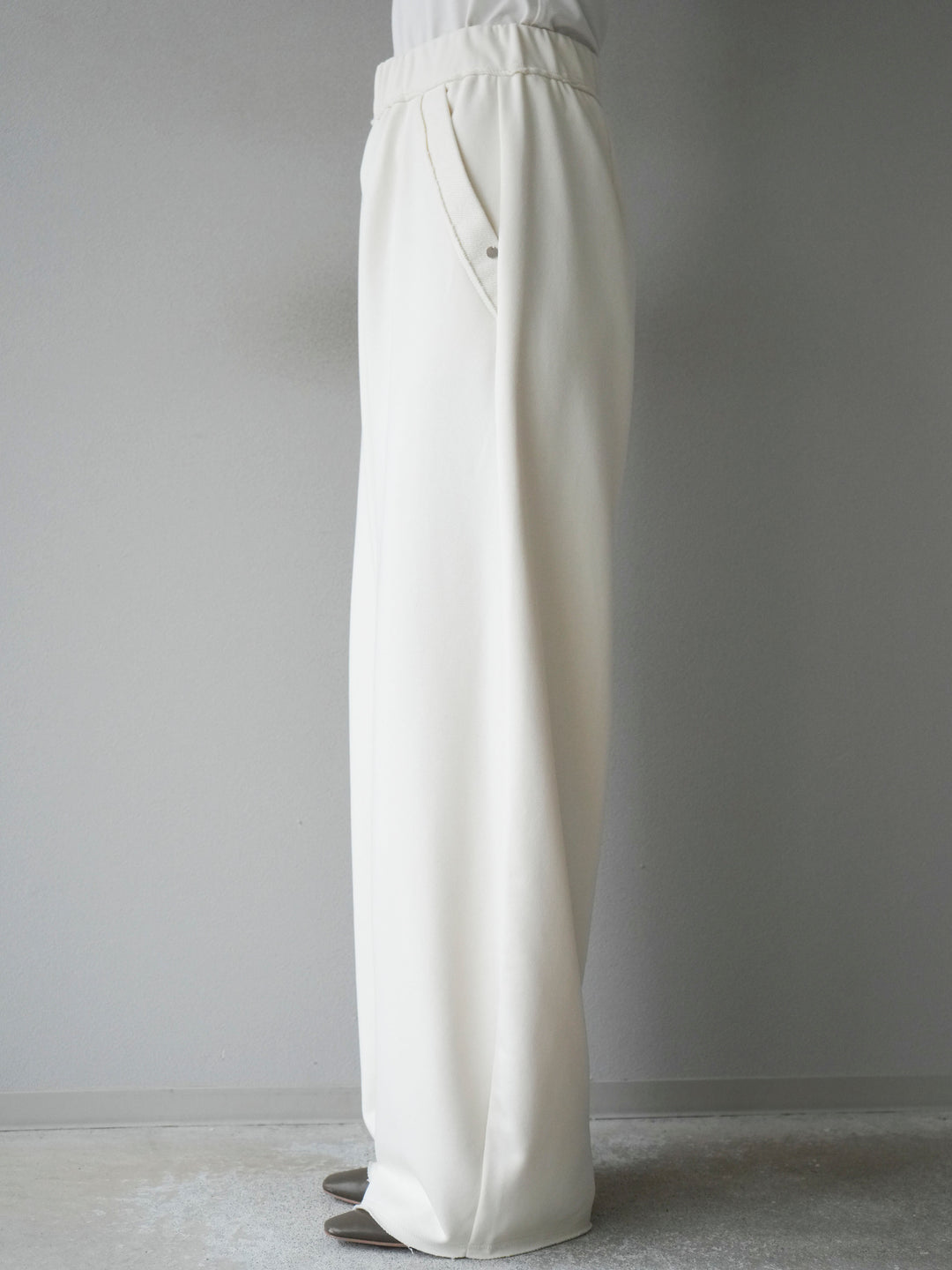 [予約]アウトシームカットオフスエットパンツ/white