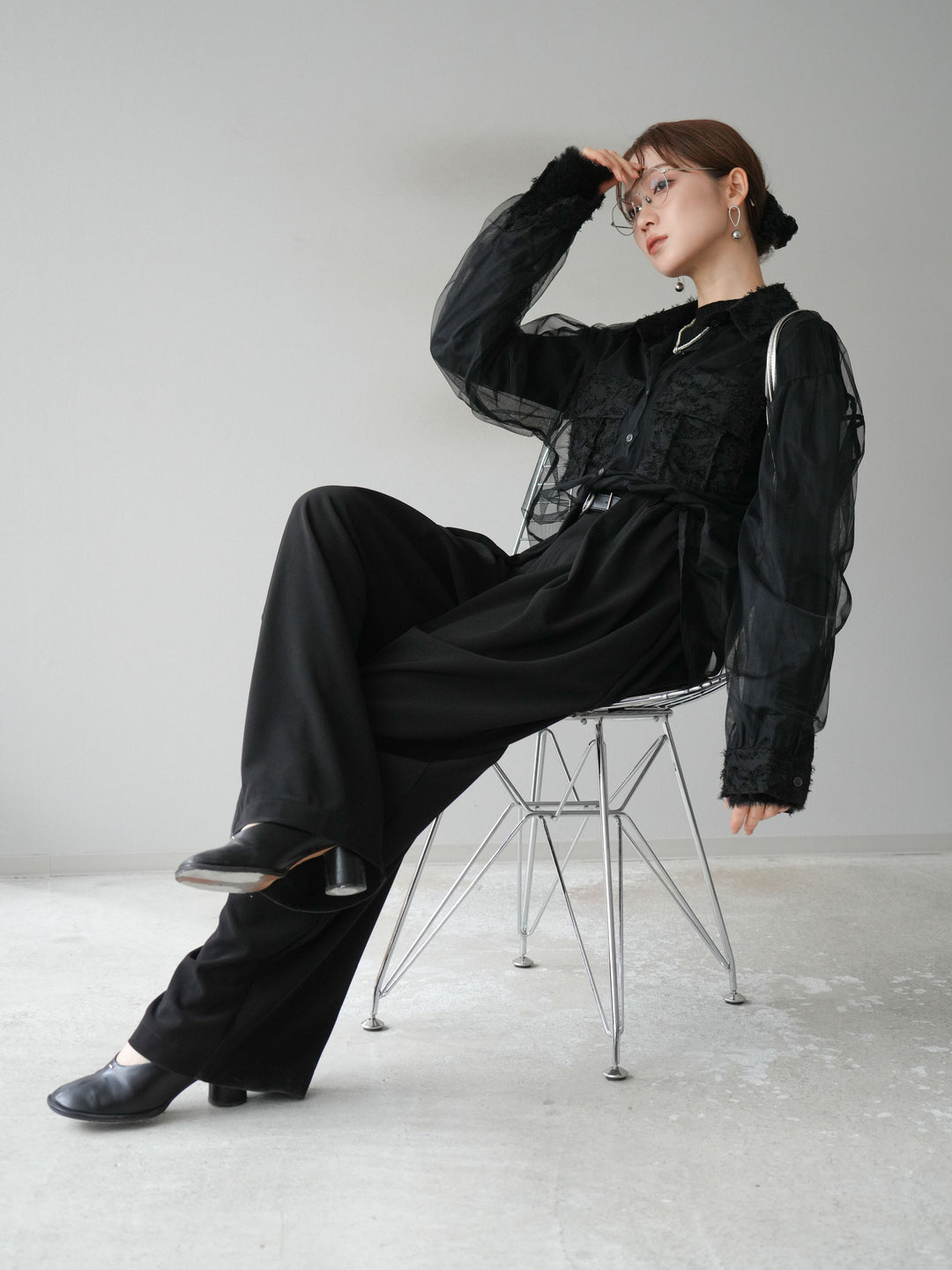 [SET]フリンジジャガード×チュールレイヤードシャツ+アームシャギーランダムリブニットトップス+ベルト付タックワイドパンツ(3set)