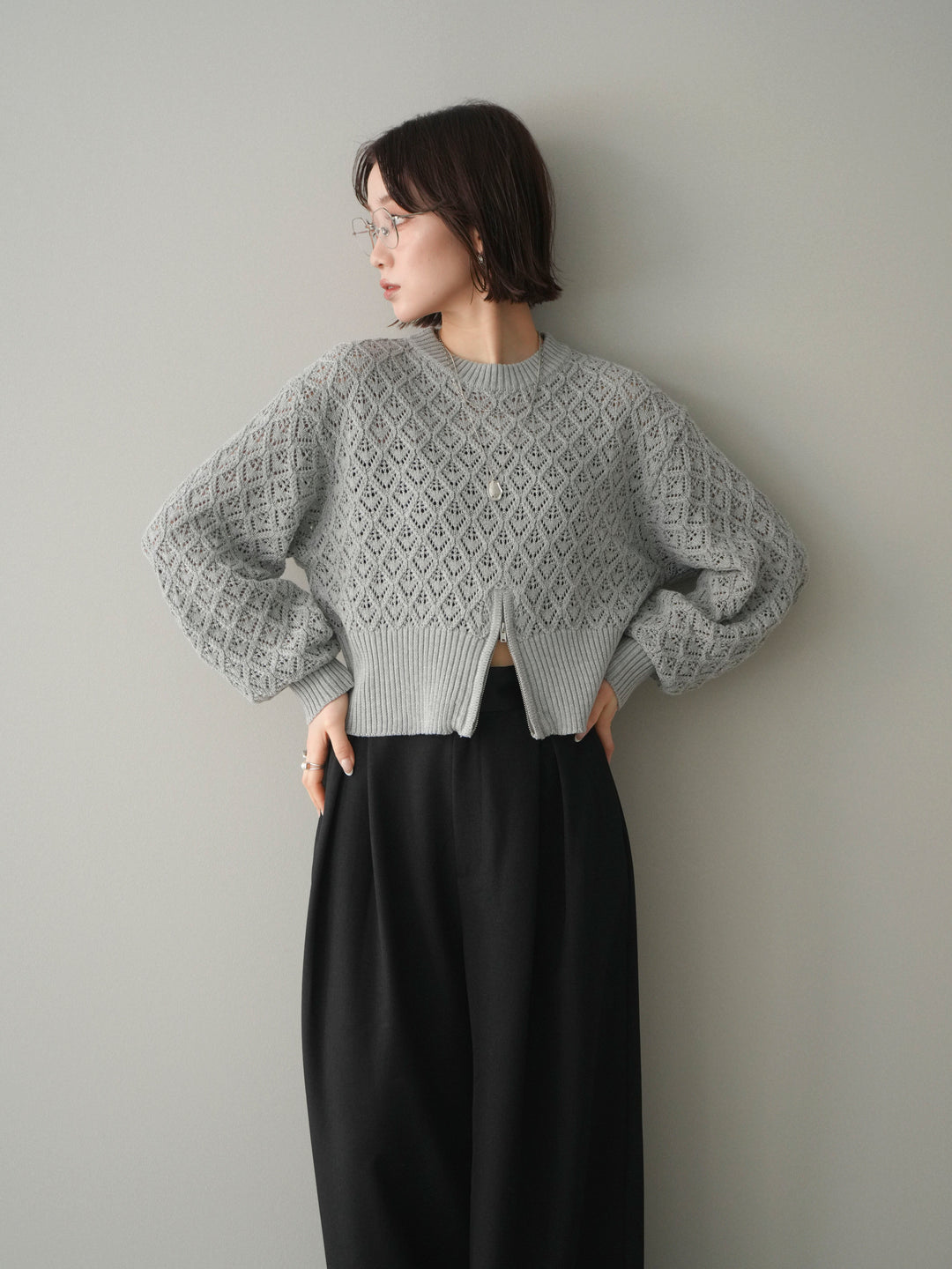[予約]透かし編みフロントジップスリットニットプルオーバー/gray