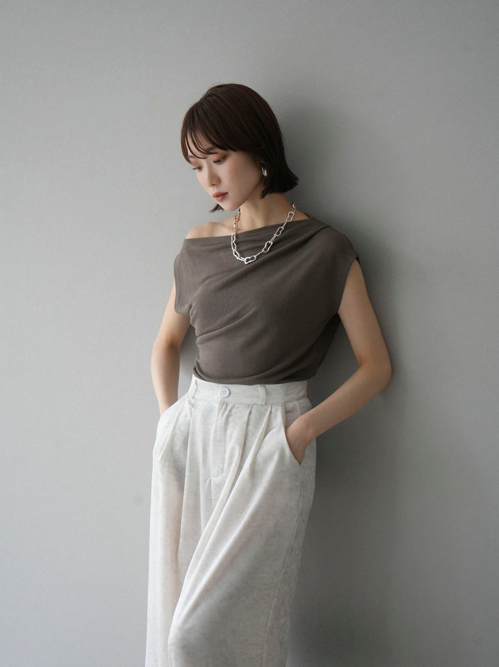 [Pre-order] Asymmetrical tuck sleeveless knit/brown