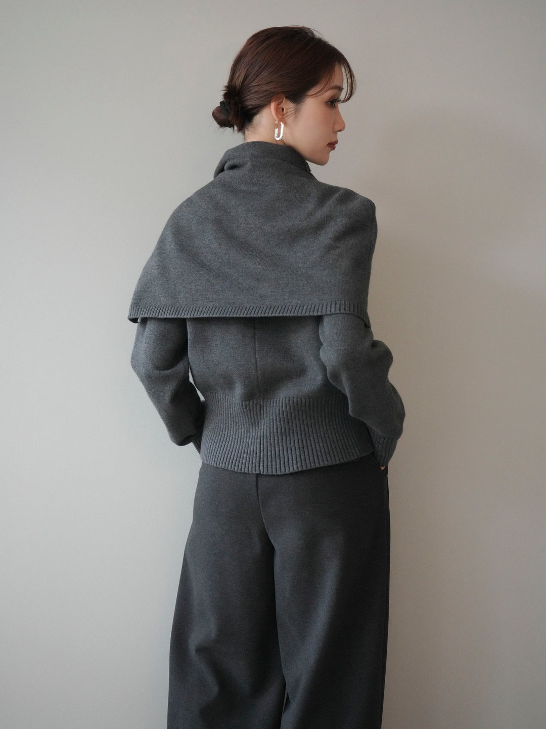 [予約]フロントスリットネックアンサンブルニット/charcoal