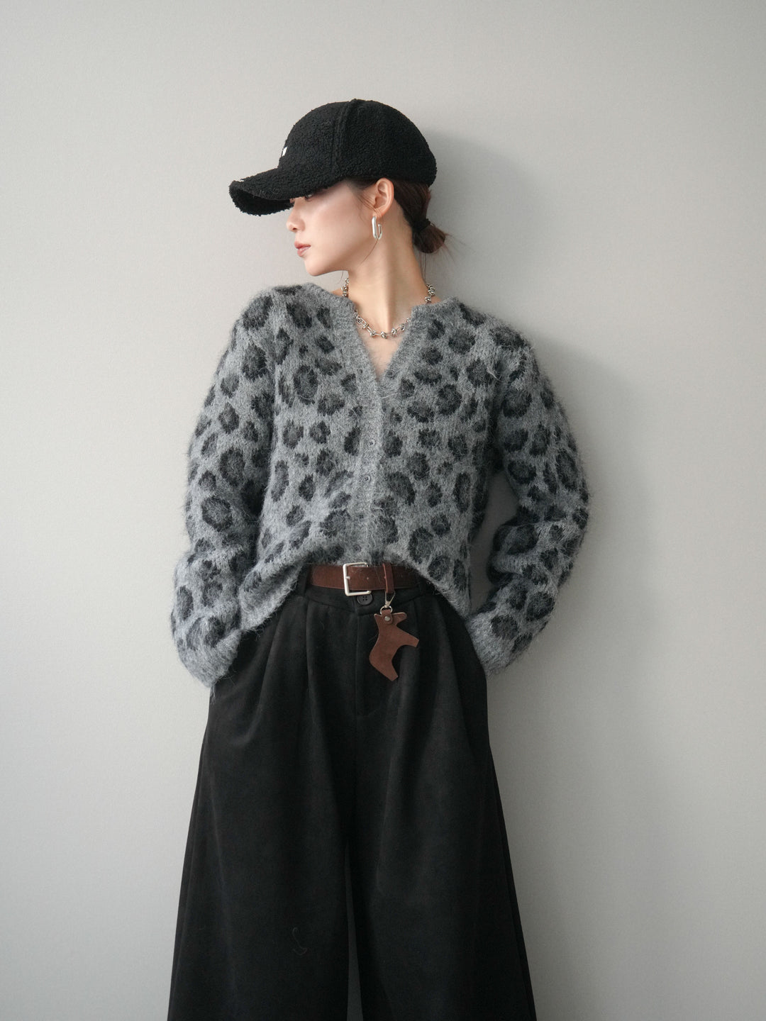 [SET]モヘアタッチレオパード柄ニットカーディガン+モチーフベルト付スエードタックワイドパンツ(2set)