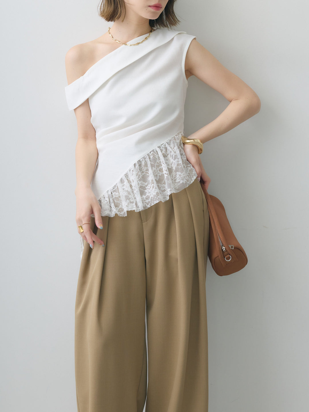 [SET]アシンメトリーラッフルレースヘムトップス+クレープデシンタックワイドパンツ(2set)