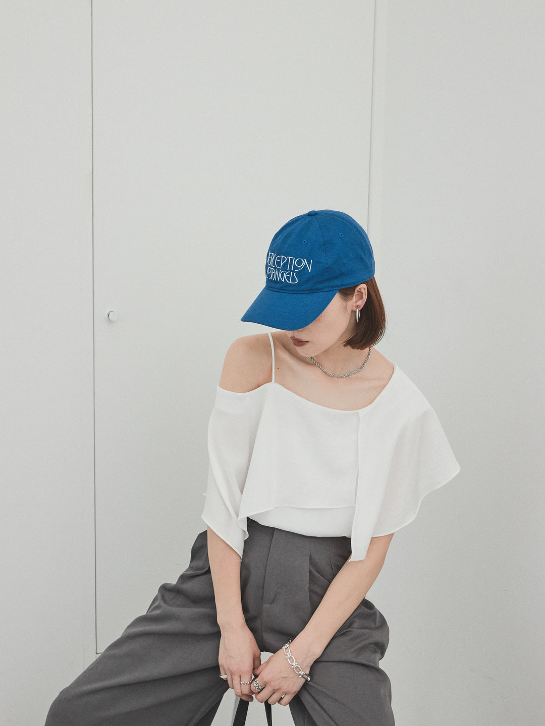 [予約]ワンショルラッフルブラウス/オフ