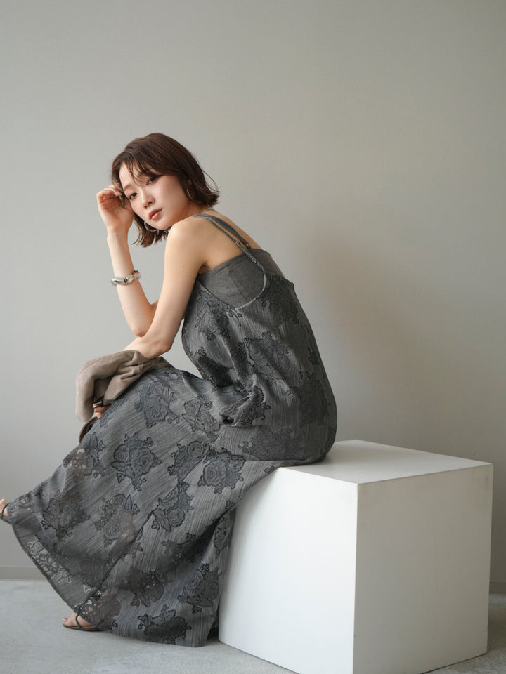 【預購】花朵蕾絲吊帶洋裝 / 灰色