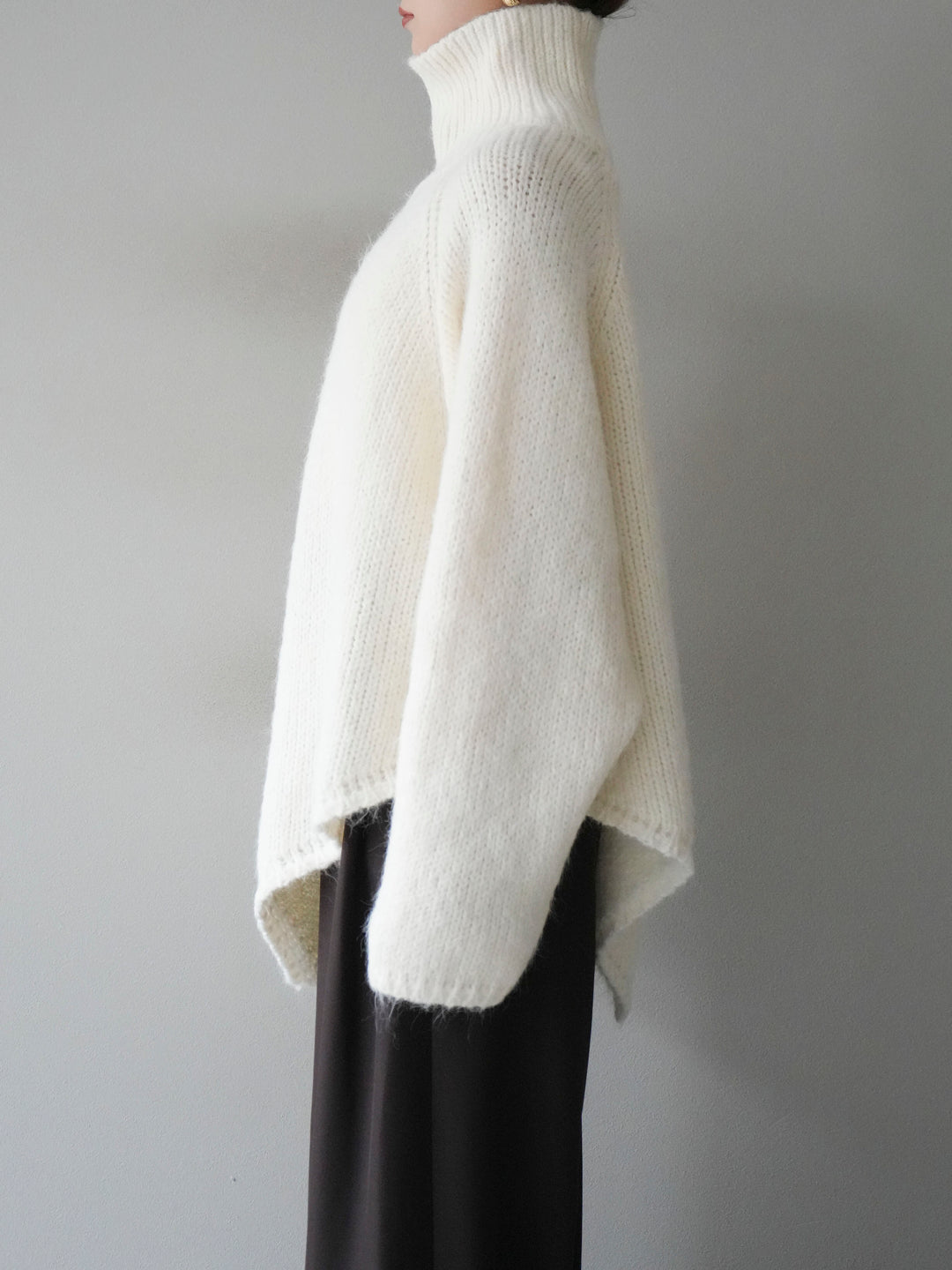 [予約]アシンメトリーハイネックニットプルオーバー/beige