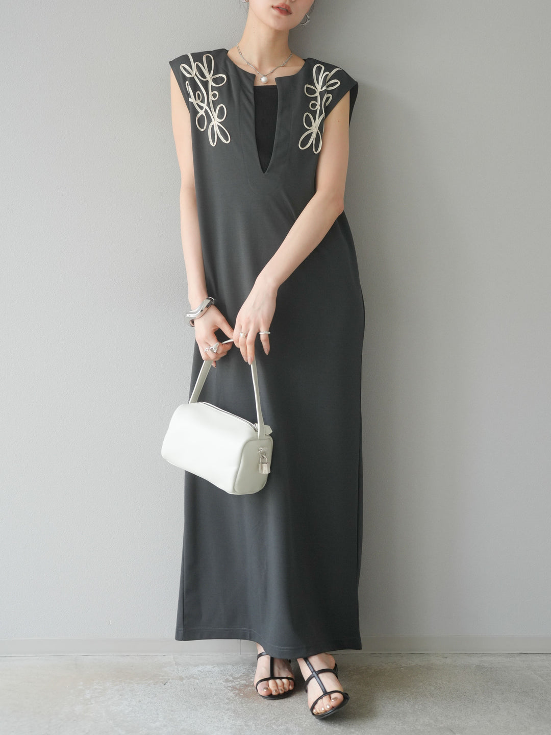 [予約]ライトポンチコード刺繍ワンピース/チャコール