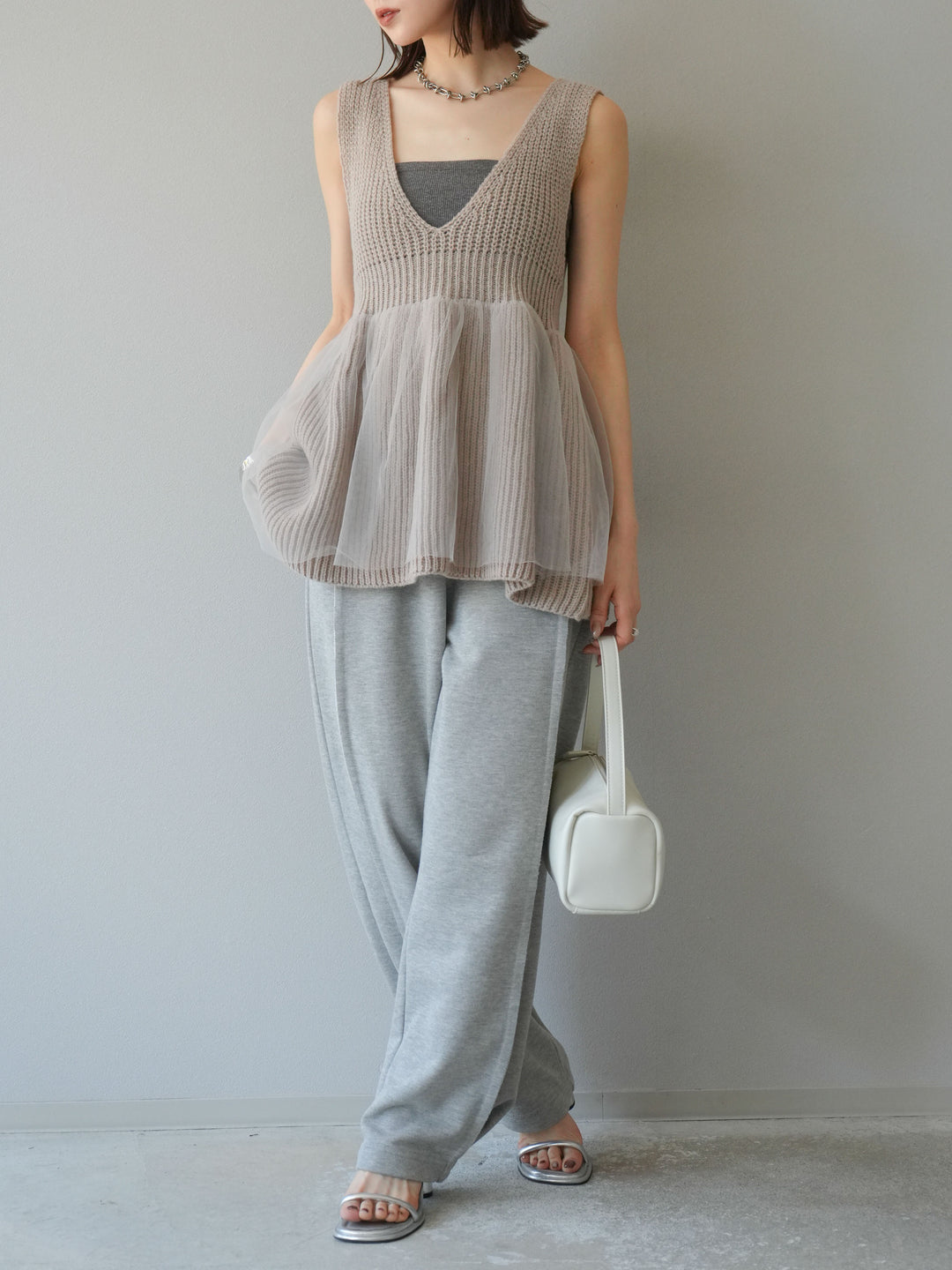 [SET] 薄紗層疊荷葉邊針織背心 + 兩用設計運動褲（2 件組）