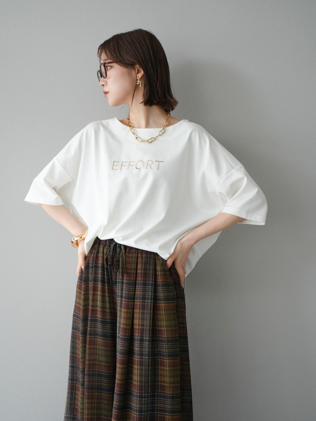 [套裝] 不同材質金屬標誌刺繡 x 印花T卹 + 透視格紋寬鬆褲（2 件套）