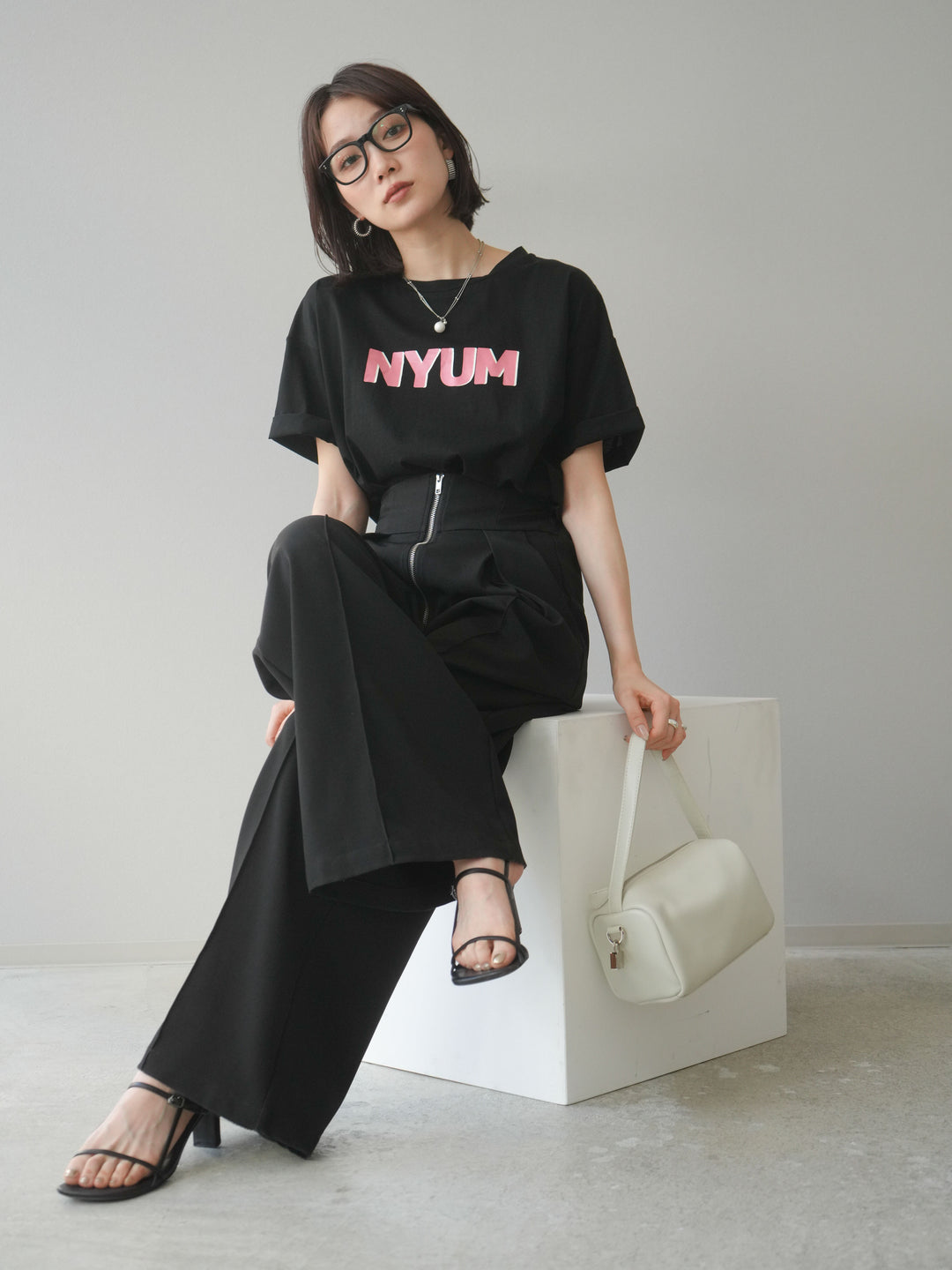 [預訂]“NYUM”標誌印花乾爽觸感棉質T卹/黑色