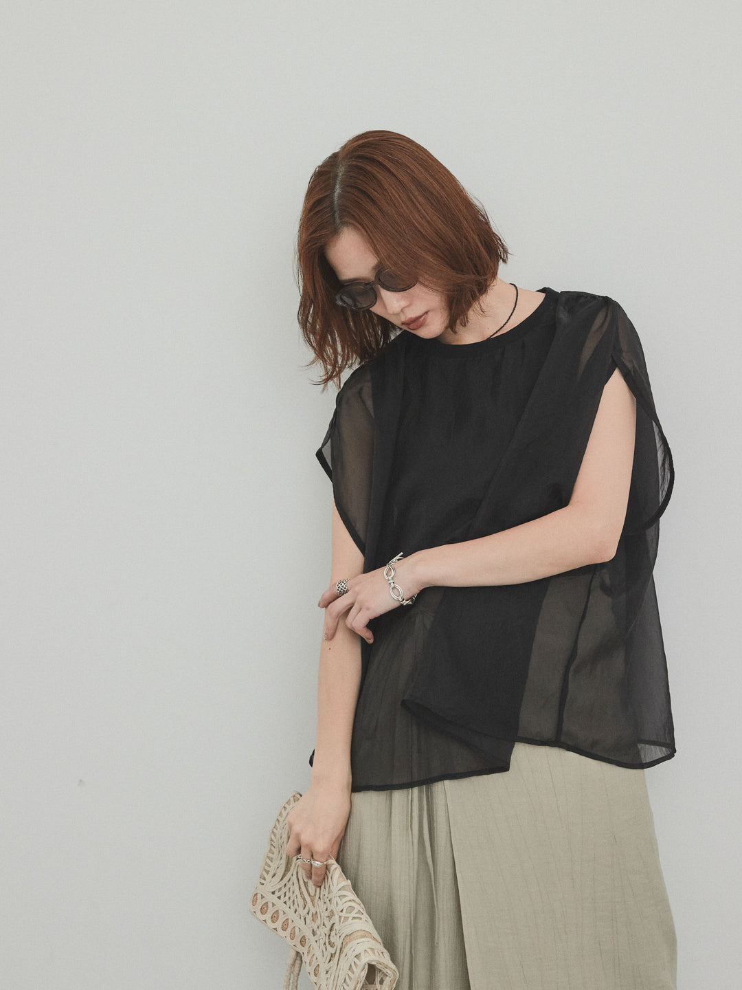 [預訂] 緊湊光滑透視多層上衣/黑色