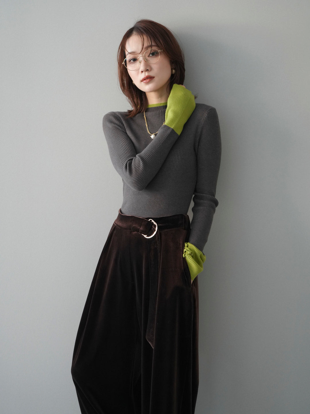 [SET]袖ボタンハイネック配色リブニットトップス+選べるアクセセット(2set)