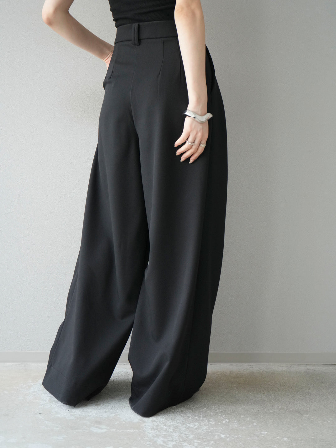 [予約]ダブルタックワイドパンツ/ブラック
