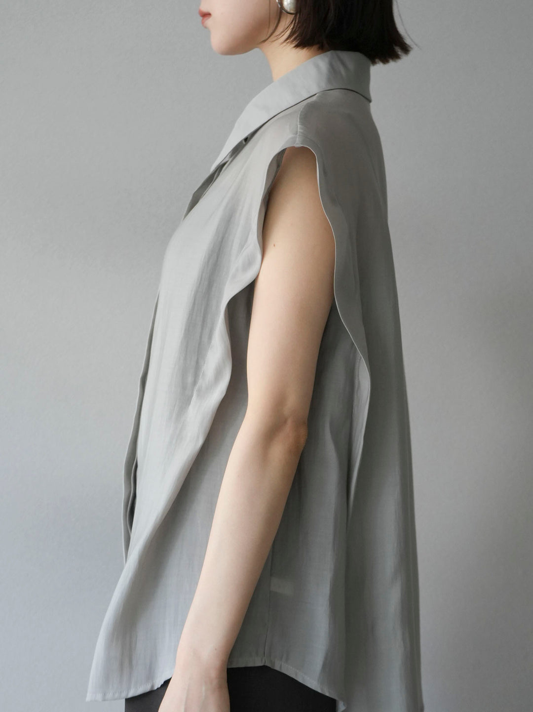 [Pre-order] Tuck shoulder sheer sleeveless shirt/gray