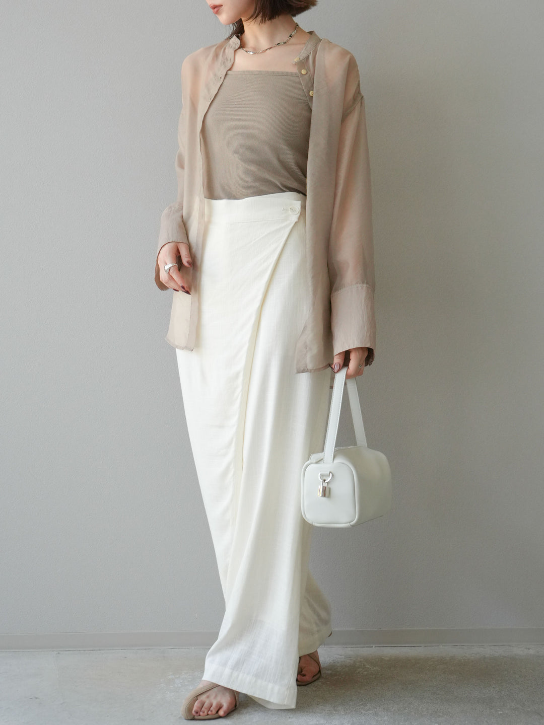 【預購】淺亞麻不對稱寬褲/可脫